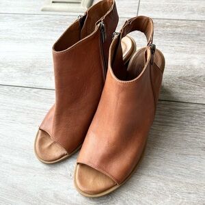 Moda in Pelle Tan Leather Open Toe Double Zippers Cut Out Booties